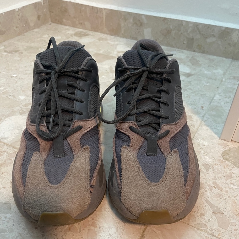Yeezy 700- US Men’s Size 11 1/2 MAUVE